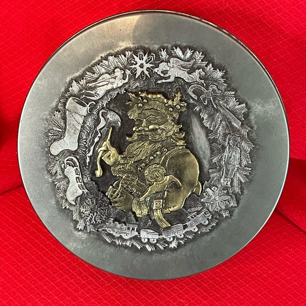 Vintage 1970’s Metal Father Christmas Santa Tin w/Raised Wreath Around Santa.